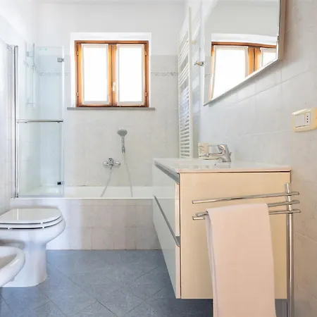 Iseolakerental - Sole * Riva di Solto